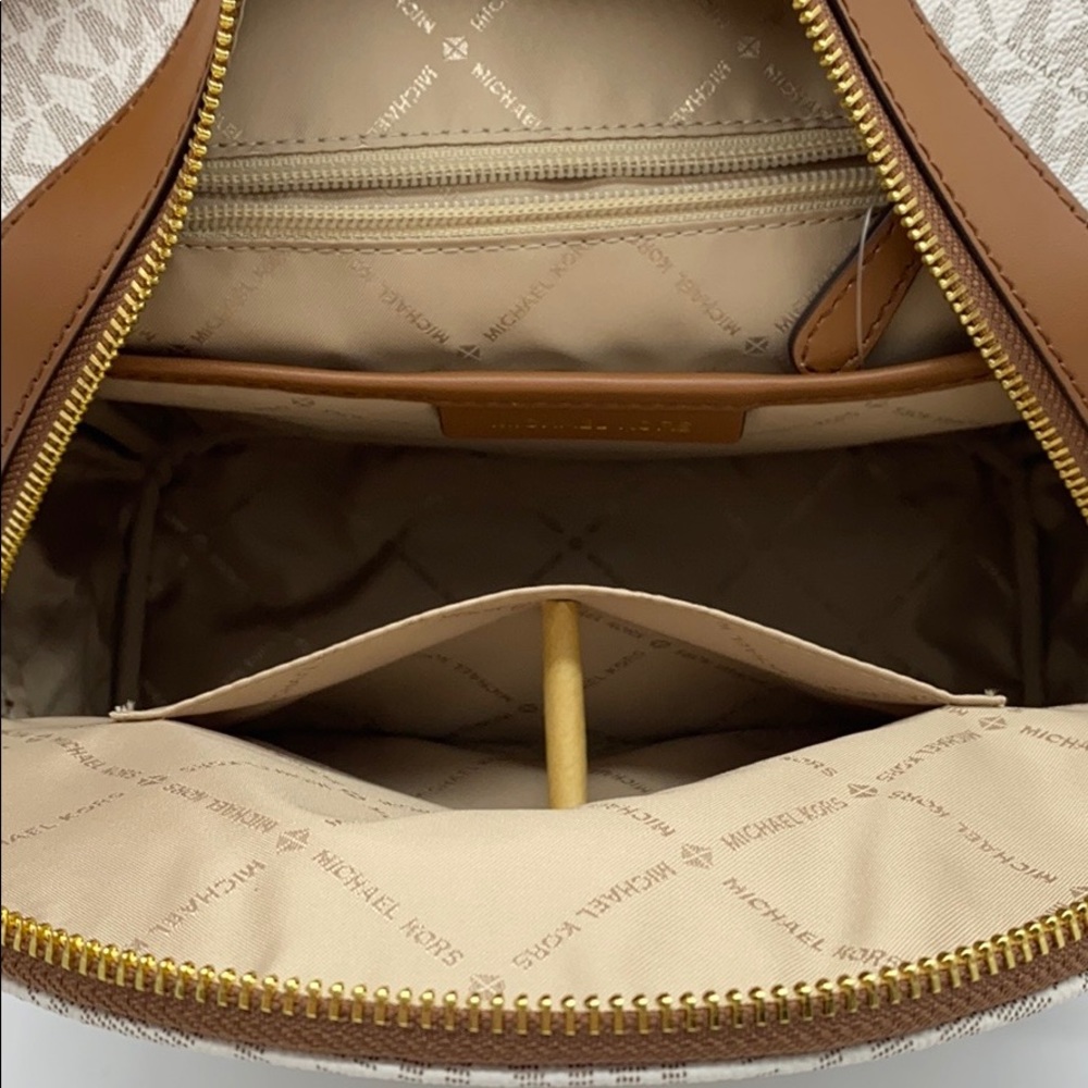 MICHAEL KORS KENLY MEDIUM BACKPACK VANILLA - Picture 13 of 16